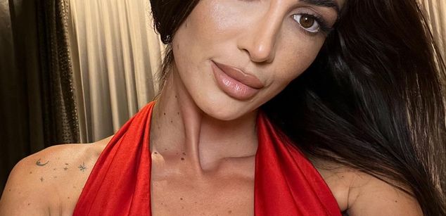 Model - Amelie Knight longlegs