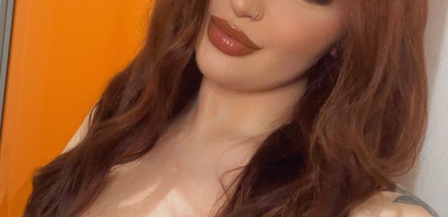 Model - Cherry Tee Natural