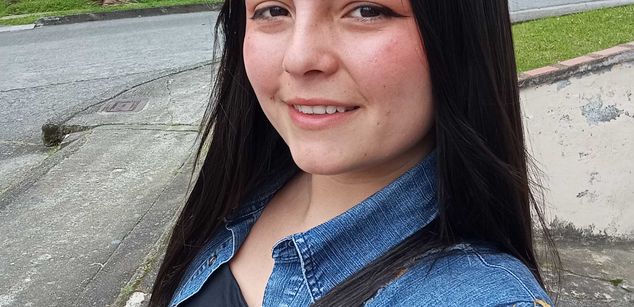 Model - Gaby Queens shaved