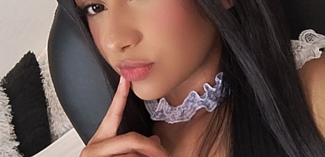 Model - Lucy Owens latina