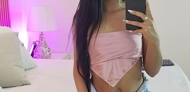 Model - Lucy Owens latina