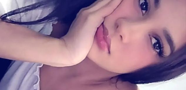 Model - Lucy Owens latina