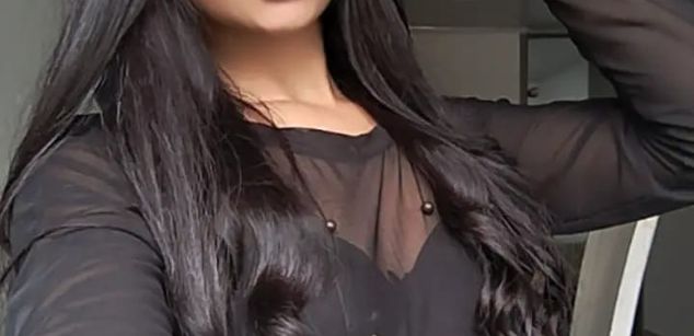 Model - Lucy Owens latina