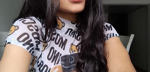 Model - Lucy Owens latina