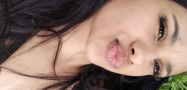 Model - Lucy Owens latina