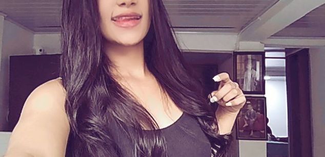 Model - Lucy Owens latina