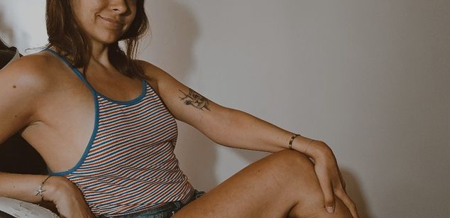 Model - Claire Domina joi