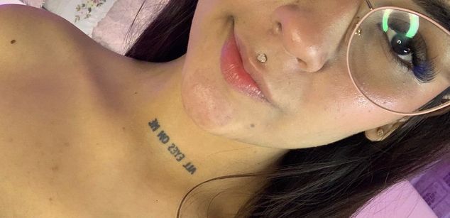 Model - Violet Blaze feet