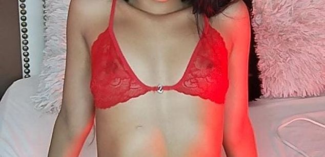 Model - Lucy Owens latina