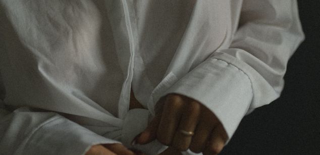 Model - VRousesLove striptease