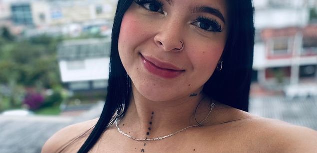 Model - Brianna Hill teen