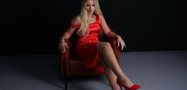 Model - Lexi topless