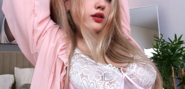 Model - TeyaMoon glasses