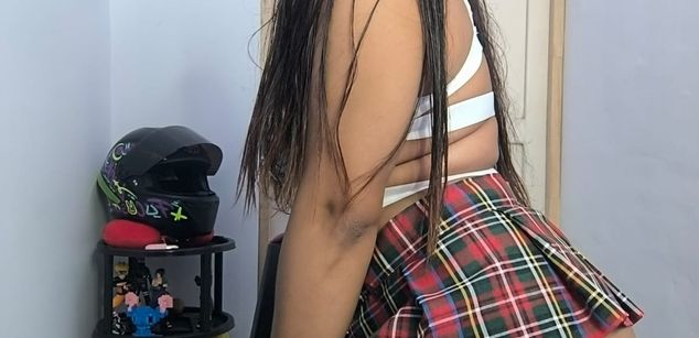 Model - Shenner tits