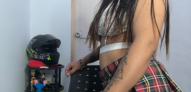 Model - Shenner tits