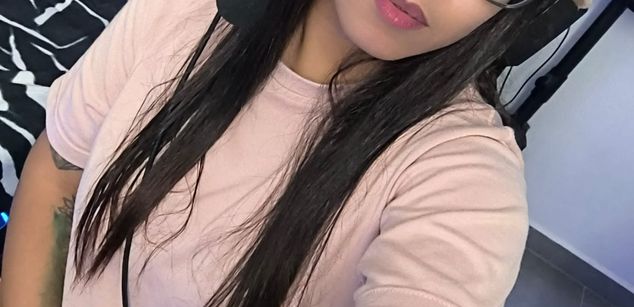 Model - Shenner tits