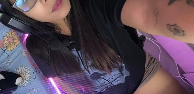 Model - Shenner tits