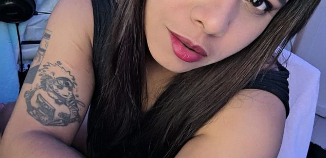 Model - Shenner tits