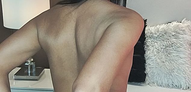 Model - Lucy Owens latina