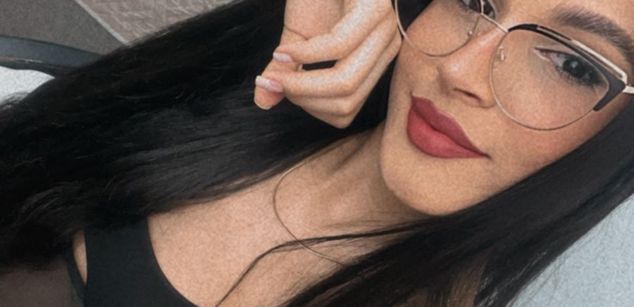 Model - SusieEve pussy