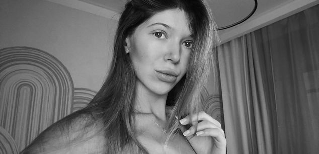 Model - Vivian Evans joi