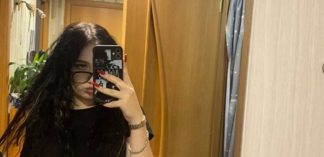 Model - Leyla shaved