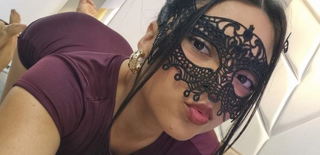 Model - Aria Bell domina