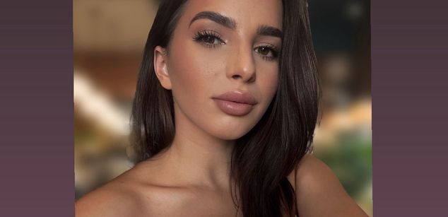 Model - Angela Bryn highheels