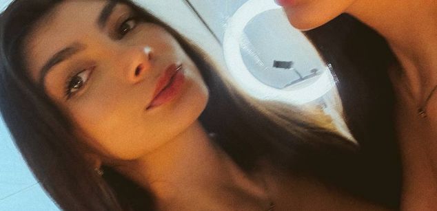 Model - Alice rows squirt