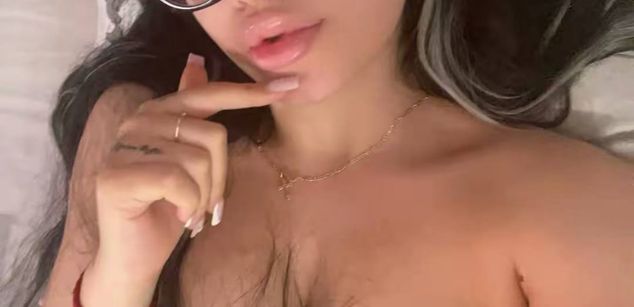 Model - LisaRae feet