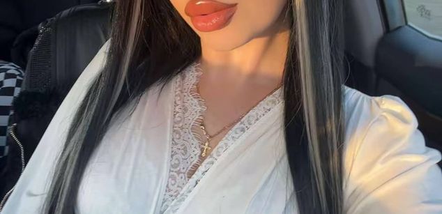 Model - LisaRae feet