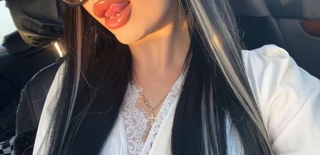 Model - LisaRae feet