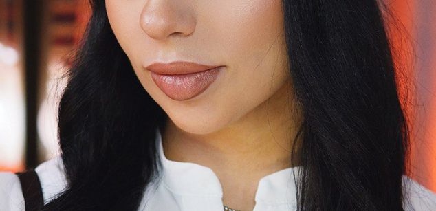 Model - Luna Night feet