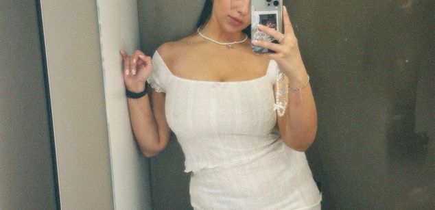 Model - Luna Night feet