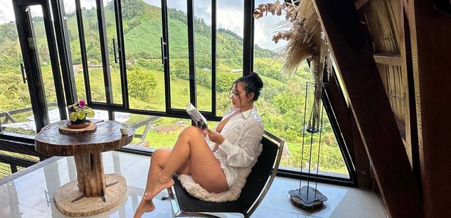 Model - April Silver fastresponse