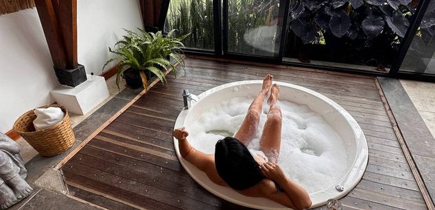 Model - April Silver fastresponse