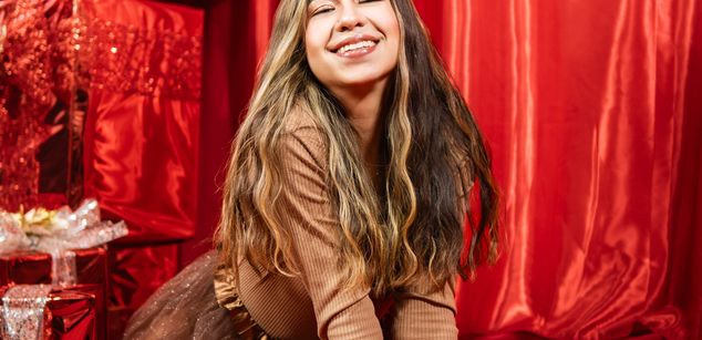 Model - Ariana Greenblat slave