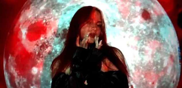 Model - Julia Hill dance