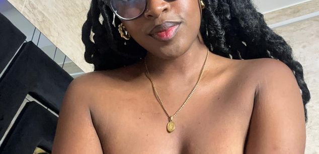 Model - YalianaGuzman latina