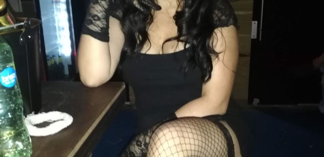 Model - anniemiau Ass