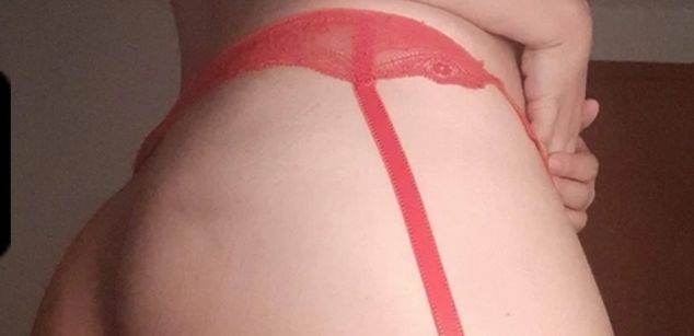 Model - anniemiau Oral