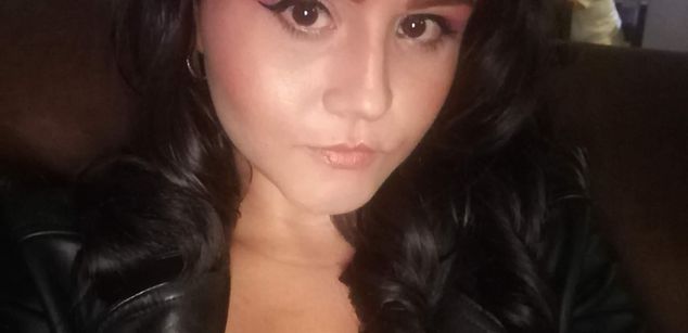 Model - anniemiau Oral