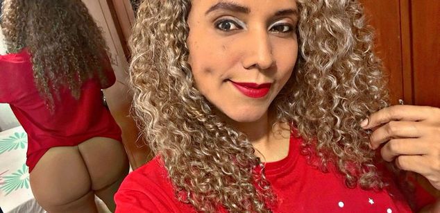 Model - LaCrespa lenceria