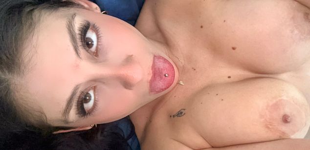 Model - lizzie ross squirt