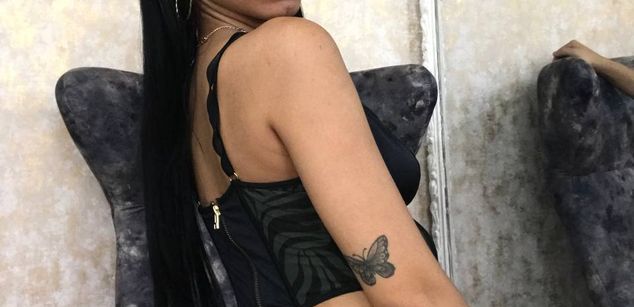 Model - Ema Garces heels