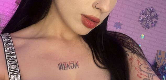 Model - Dari tattoos