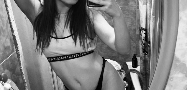 Model - Alexxxa Lawrence pussy