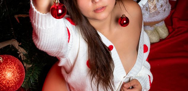 Model - Gaby Queens shaved