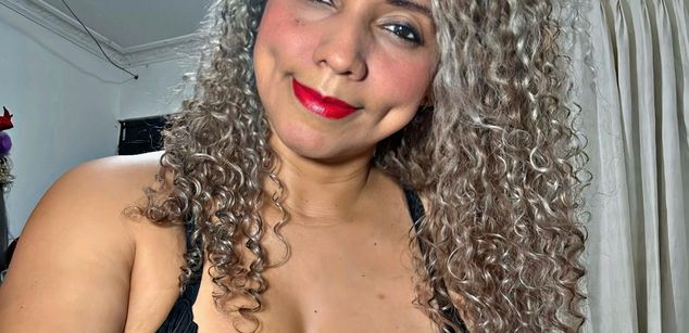 Model - LaCrespa lenceria