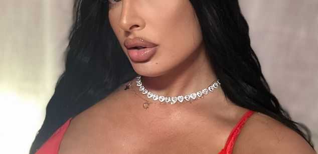 Model - Roberta Lopez squirt